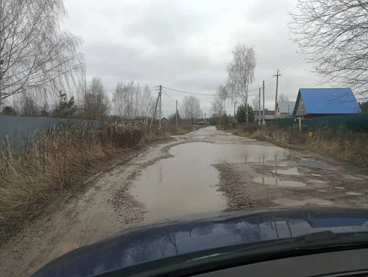 Жители Бякова жалуются на состояние дороги и равнодушие местных чиновников